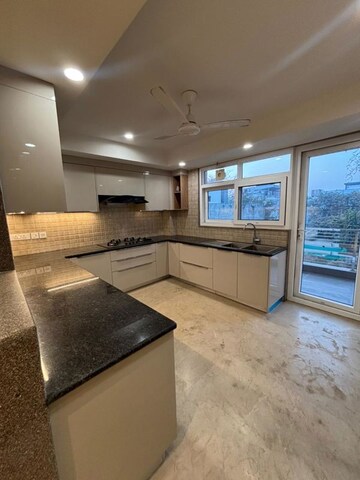 Living Room in 4 BHK Builder Floor at DLF City Phase IV, Dlf Phase iv – for Rent