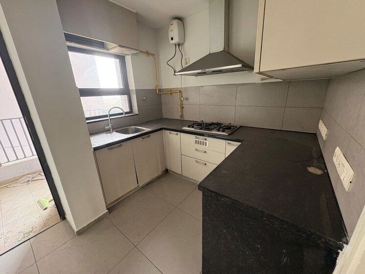 Kitchen, dlf-city-phase-iv 4 Bedroom 4500 Sq.Ft. Builder Floor In Dlf Phase iv Gurgaon 9839063