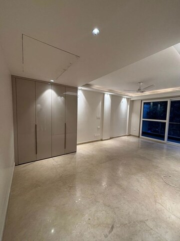 Room in 4 BHK Builder Floor at DLF City Phase IV, Dlf Phase iv – for Rent