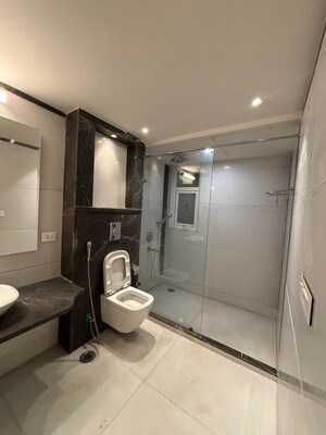 Bathroom in 4 BHK Builder Floor at DLF City Phase IV, Dlf Phase iv – for Rent