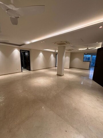 Room in 4 BHK Builder Floor at DLF City Phase IV, Dlf Phase iv – for Rent