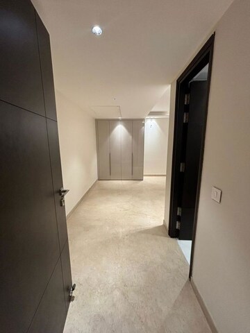 Room in 4 BHK Builder Floor at DLF City Phase IV, Dlf Phase iv – for Rent