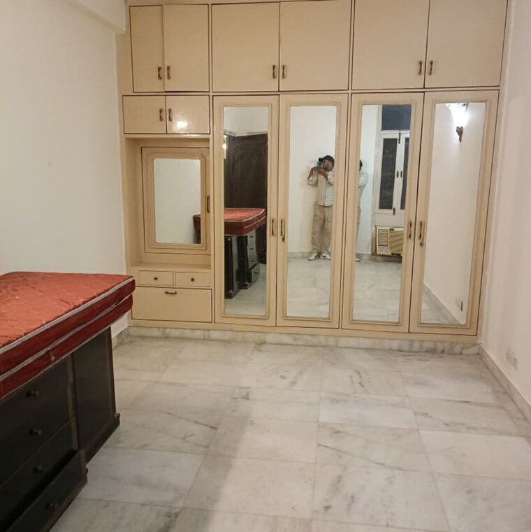 Bathroom, greater kailash ii 3 Bedroom 1800 Sq.Ft. Builder Floor In Greater Kailash ii Delhi 9839087