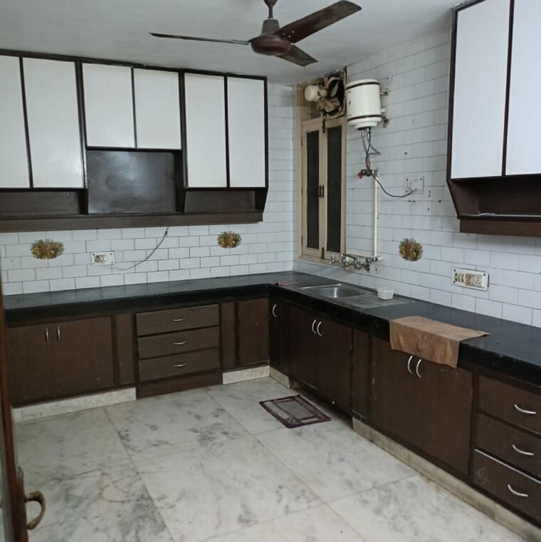 Kitchen, greater kailash ii 3 Bedroom 1800 Sq.Ft. Builder Floor In Greater Kailash ii Delhi 9839087