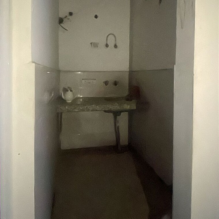 Bathroom, okhla Commercial Office Space 1000 Sq.Ft. In Okhla Delhi 9839122