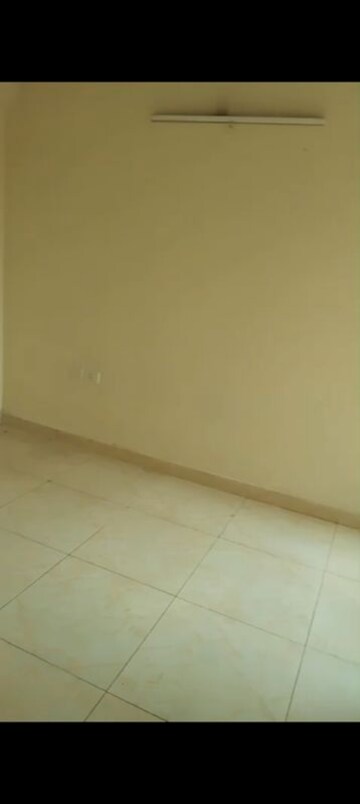 Room in 2 BHK Apartment at Gaurs Siddhartham, Siddharth Vihar – for Rent