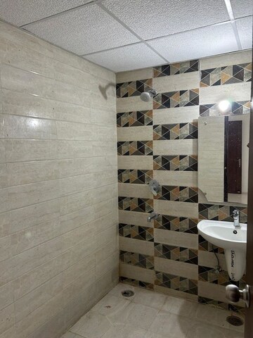 Bathroom in 3 BHK Apartment at Shiva Garden, Raebareli Road – for Rent