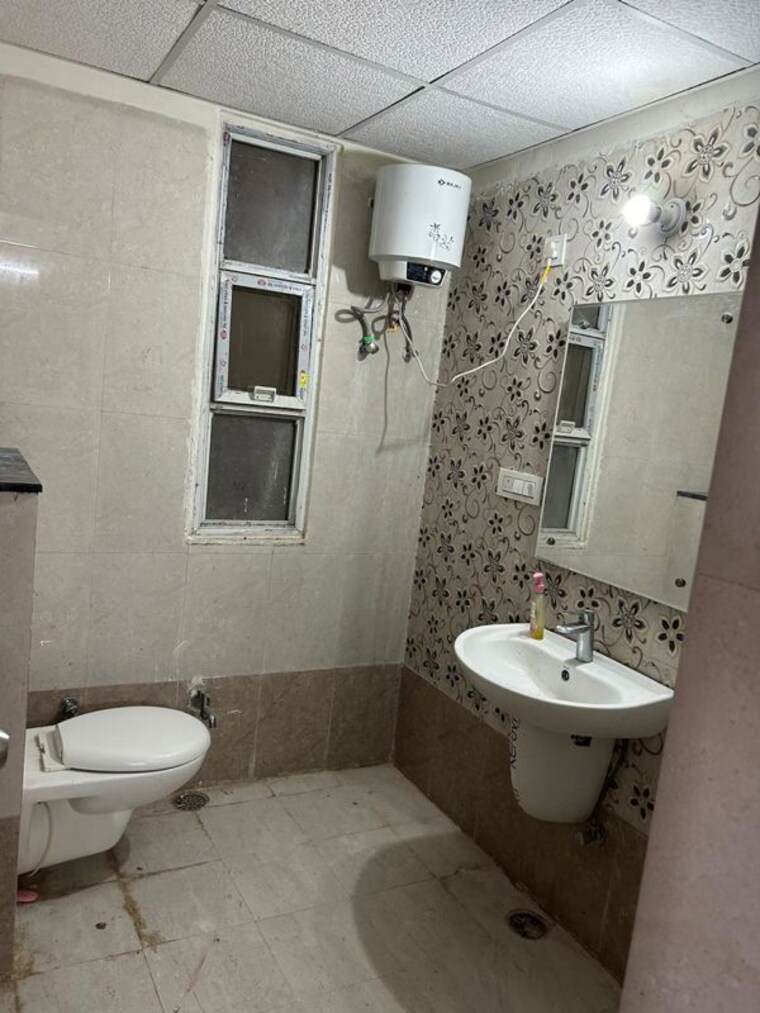 Bathroom, shiva-garden 3 Bedroom 1700 Sq.Ft. Apartment In Raebareli Road Lucknow 9839151