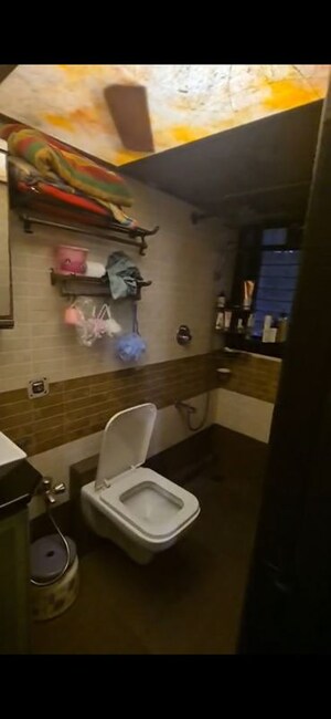 Team Area in 2 BHK Apartment at Larissa Apartment, Mahim – for Rent