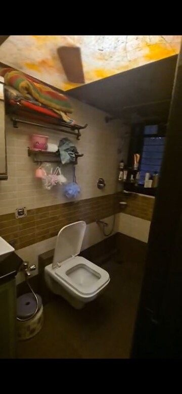 Team Area in 2 BHK Apartment at Larissa Apartment, Mahim – for Rent