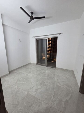 Room in 2 BHK Apartment at Shalimar Belvedere Court, Gomti Nagar – for Rent