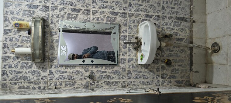 Bathroom, panchsheel vihar 3 Bedroom 900 Sq.Ft. Builder Floor In Panchsheel Vihar Delhi 9839183