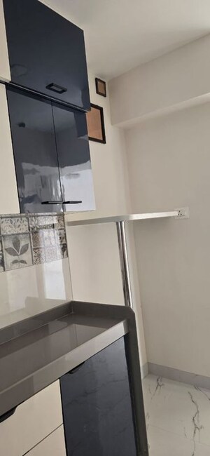 Master Bedroom in 2 BHK Apartment at Yash Trinity, Dadar West – for Rent