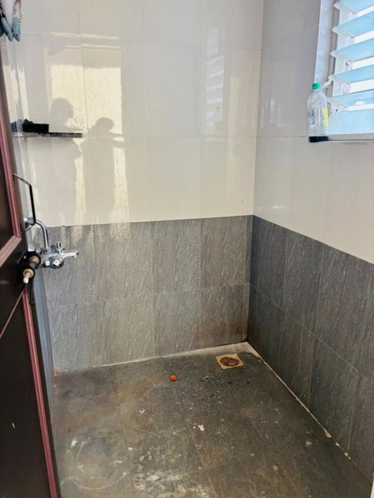 Bathroom, anand nagar 1 Bedroom 600 Sq.Ft. Apartment In Anand Nagar Pune 9839191