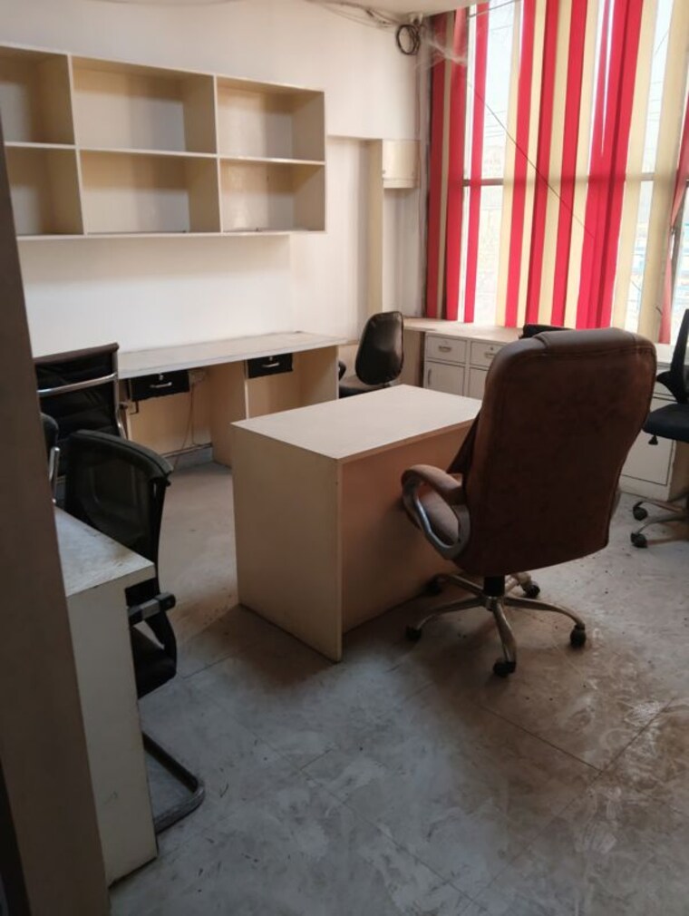 Team Area, gomti nagar Commercial Office Space 1300 Sq.Ft. In Gomti Nagar Lucknow 9839193