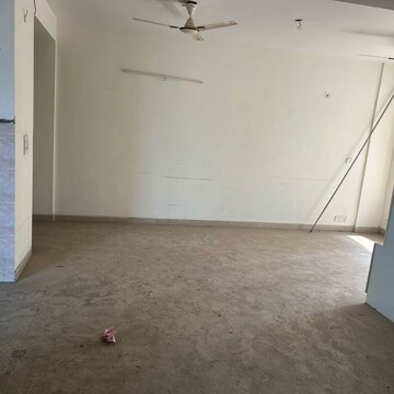 Room in 3 BHK Apartment at Sector 61 – for Rent