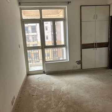 Room in 3 BHK Apartment at Sector 61 – for Rent