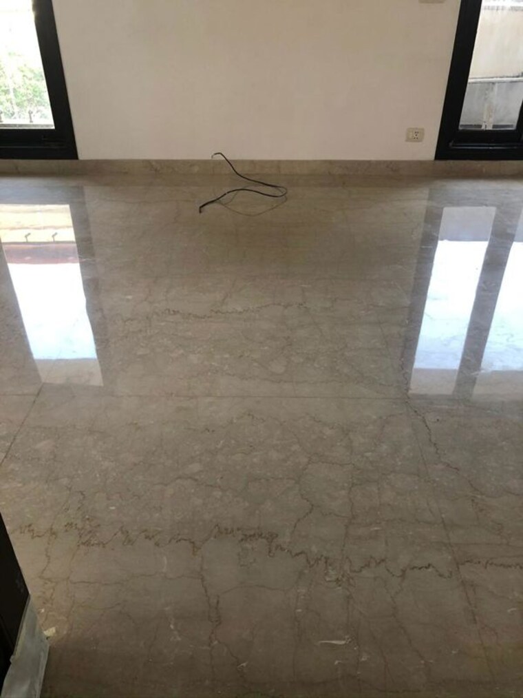 Room, new friends colony 3 Bedroom 300 Sq.Yd. Builder Floor In New Friends Colony Delhi 9839238