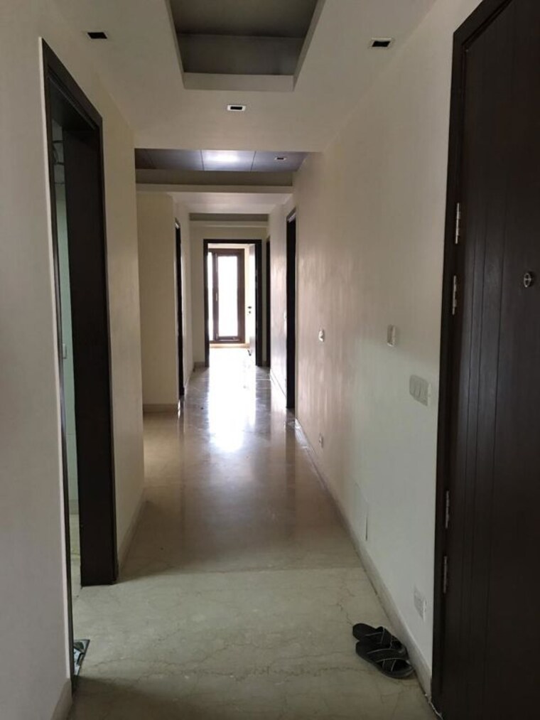 undefined, new friends colony 3 Bedroom 300 Sq.Yd. Builder Floor In New Friends Colony Delhi 9839238