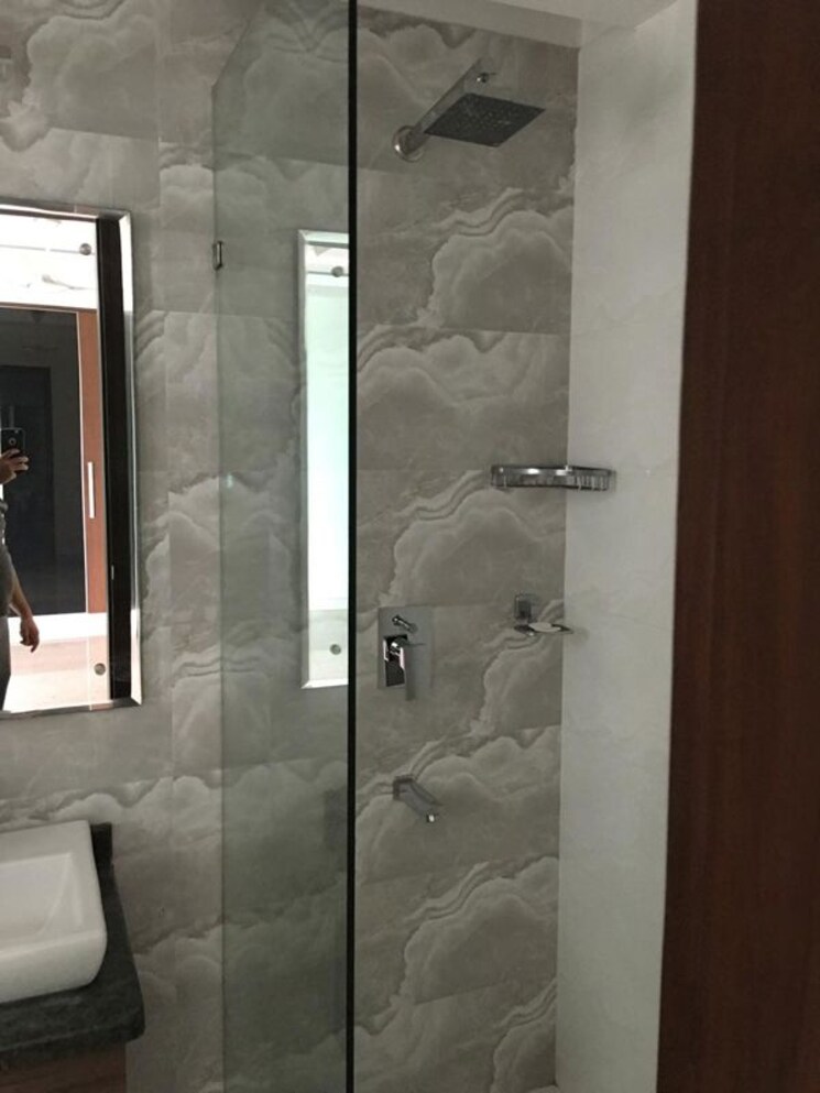 Bathroom, new friends colony 3 Bedroom 300 Sq.Yd. Builder Floor In New Friends Colony Delhi 9839238