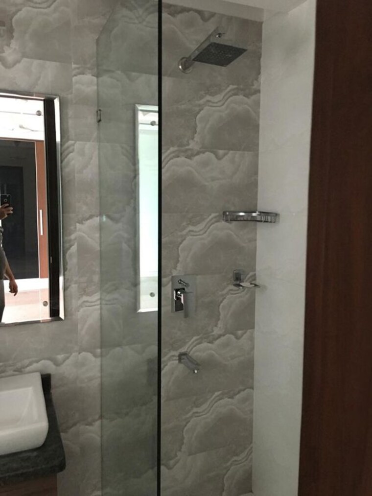 Bathroom, new friends colony 3 Bedroom 300 Sq.Yd. Builder Floor In New Friends Colony Delhi 9839238