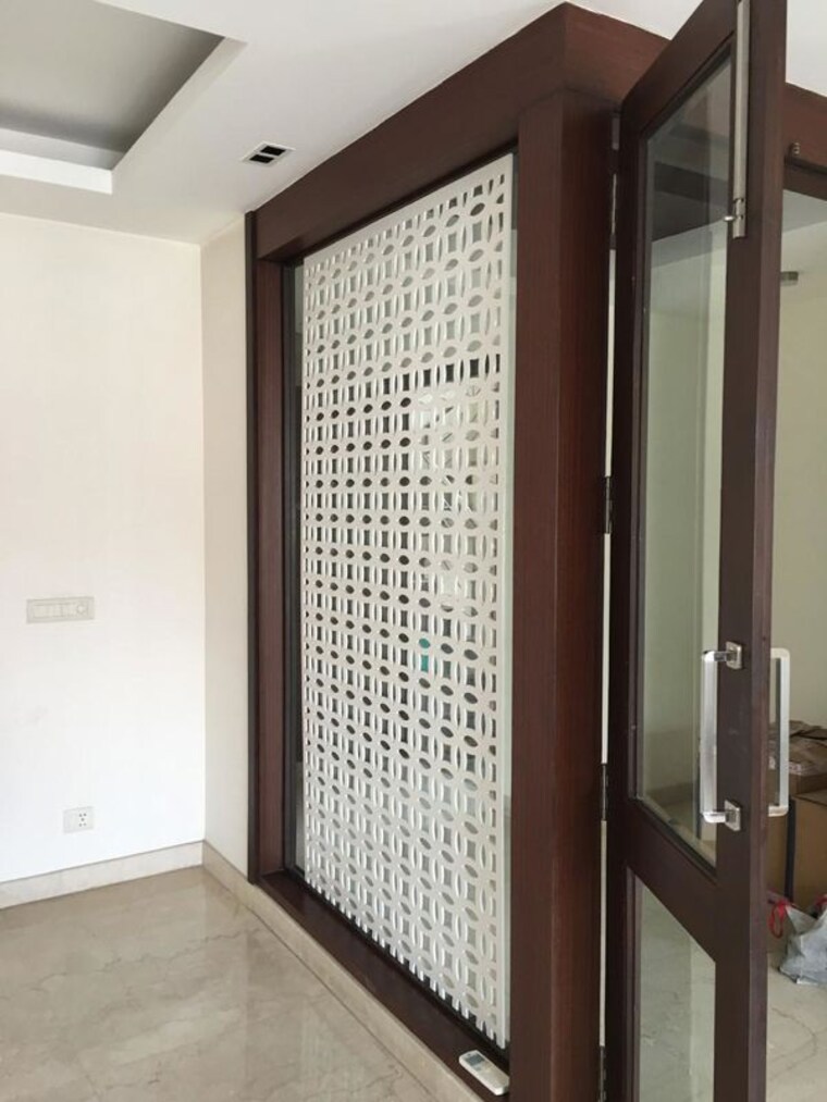 Bedroom, new friends colony 3 Bedroom 300 Sq.Yd. Builder Floor In New Friends Colony Delhi 9839238