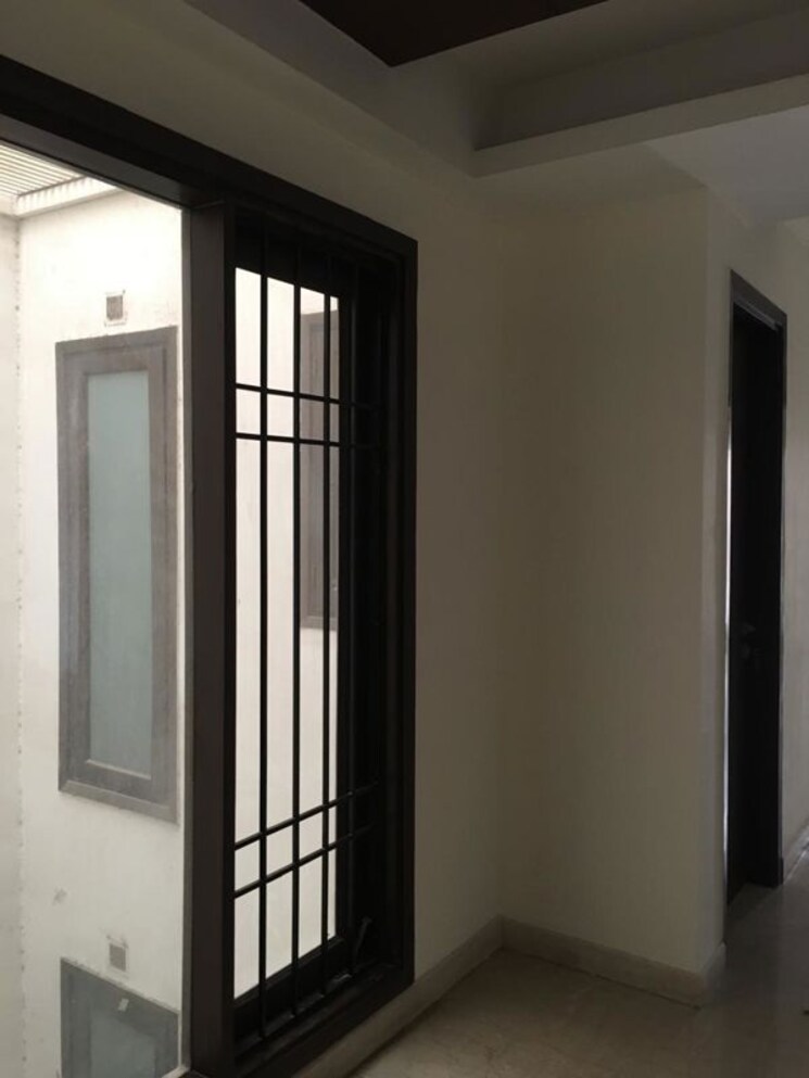 undefined, new friends colony 3 Bedroom 300 Sq.Yd. Builder Floor In New Friends Colony Delhi 9839238