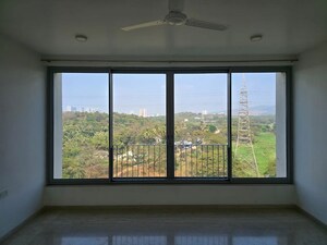 Room in 4 BHK Apartment at Oberoi Realty Prisma, Andheri East – for Rent