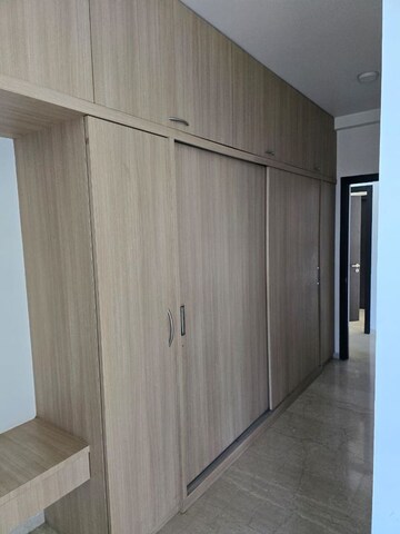 Room in 4 BHK Apartment at Oberoi Realty Prisma, Andheri East – for Rent