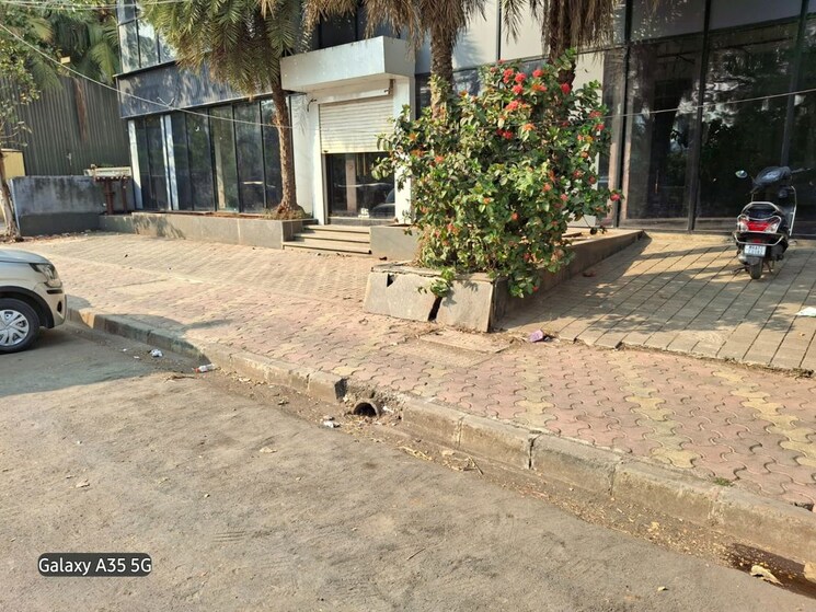  Parking, atul-blue-empress Commercial Showroom 6040 Sq.Ft. In Kandivali West Mumbai 9839260