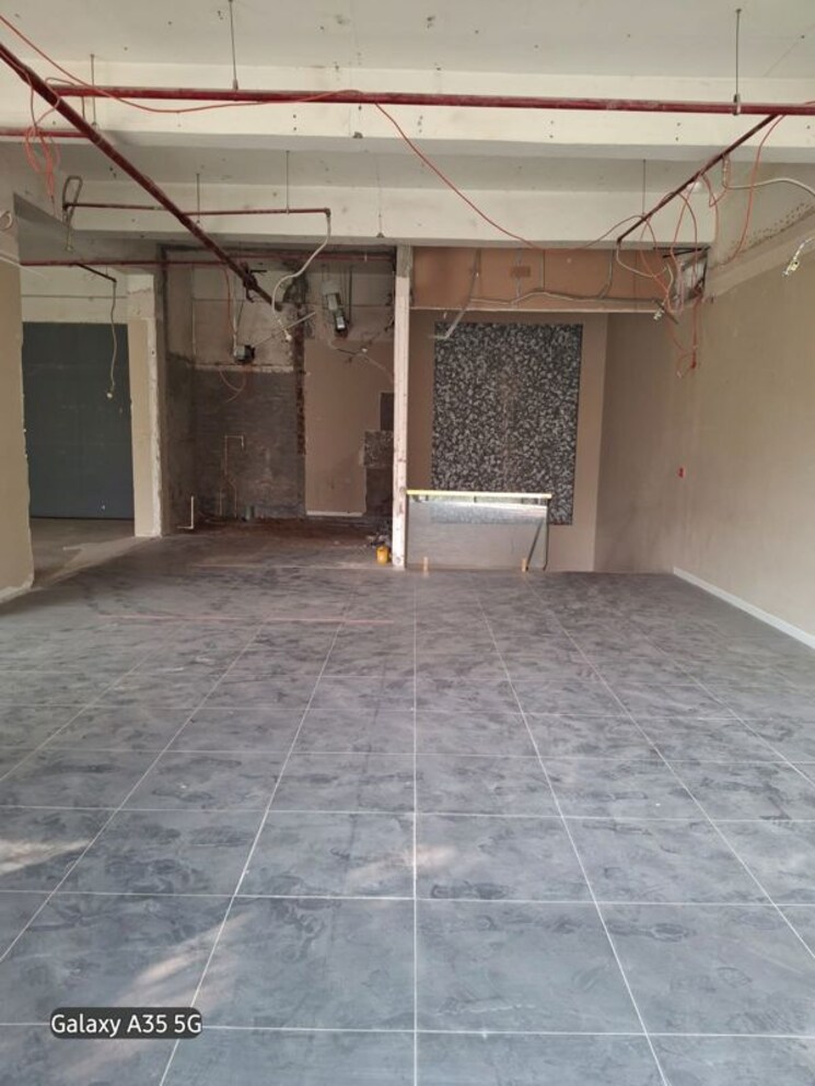  Parking, atul-blue-empress Commercial Showroom 6040 Sq.Ft. In Kandivali West Mumbai 9839260