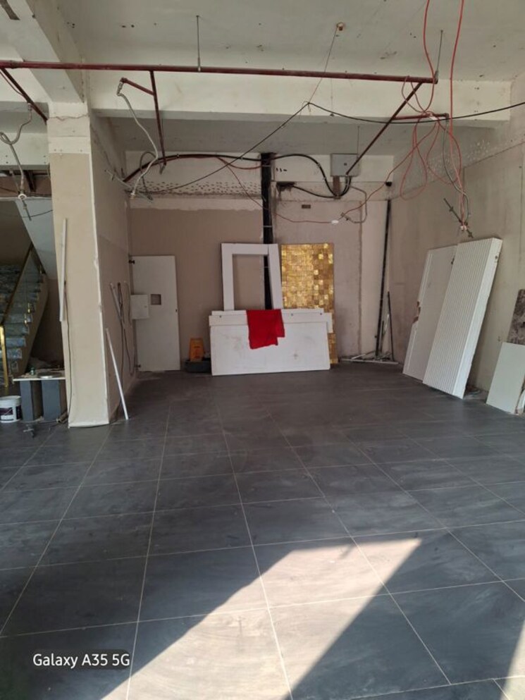  Parking, atul-blue-empress Commercial Showroom 6040 Sq.Ft. In Kandivali West Mumbai 9839260