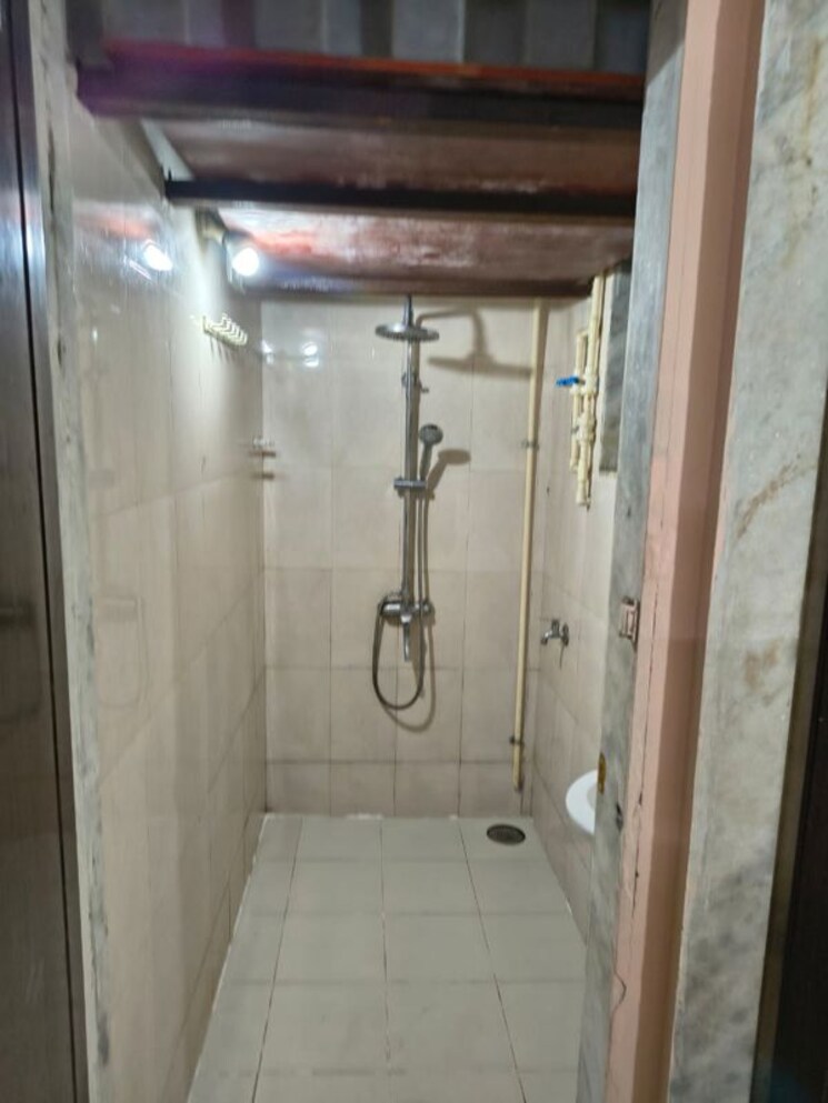 Bathroom, ghatkopar east 1 Bedroom 350 Sq.Ft. Apartment In Ghatkopar East Mumbai 9839271