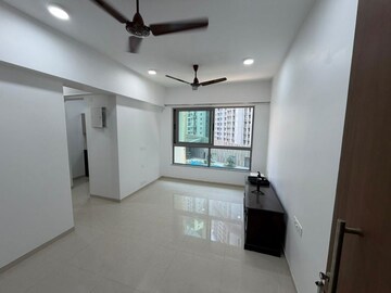 Room in 1.5 BHK Apartment at Kalpataru Immensa D, Kolshet Road – for Rent