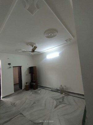 Room in 3 BHK Independent House at Sector 34 – for Rent