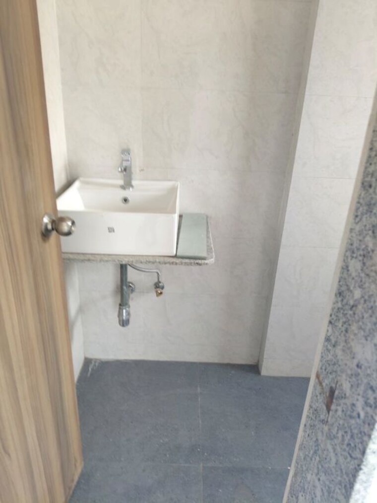 Bathroom, mahim west 2 Bedroom 700 Sq.Ft. Apartment In Mahim West Mumbai 9839320