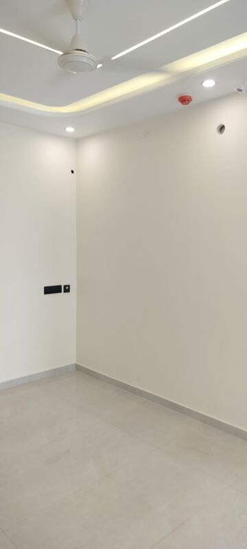 Room in 2 BHK Apartment at Besa – for Rent