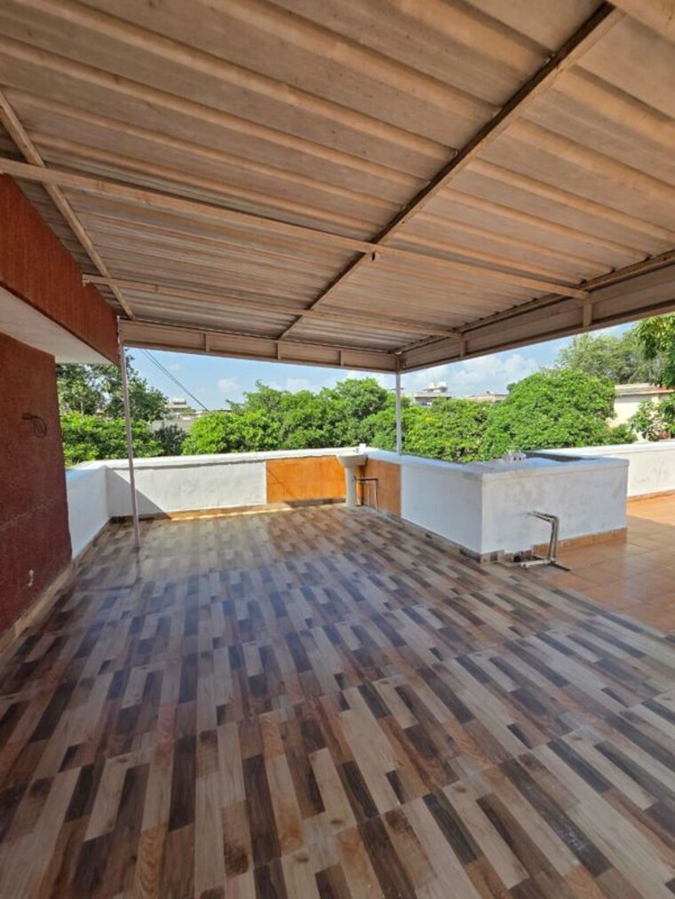 Balcony, ss-southend-floors 3 Bedroom 240 Sq.Yd. Builder Floor In South City 2 Gurgaon 9839347