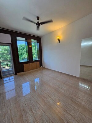 Room in 3 BHK Builder Floor at SS Southend Floors, South City 2 – for Rent