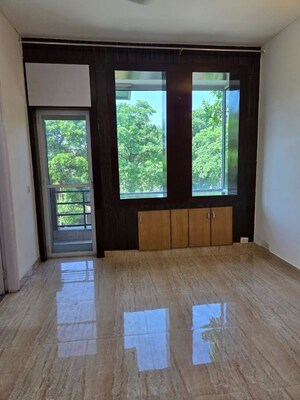 Room in 3 BHK Builder Floor at SS Southend Floors, South City 2 – for Rent
