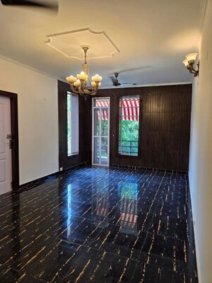 Bedroom in 3 BHK Builder Floor at SS Southend Floors, South City 2 – for Rent