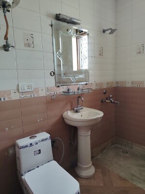 Bathroom in 3 BHK Builder Floor at Unitech Arcadia, South City 2 – for Rent