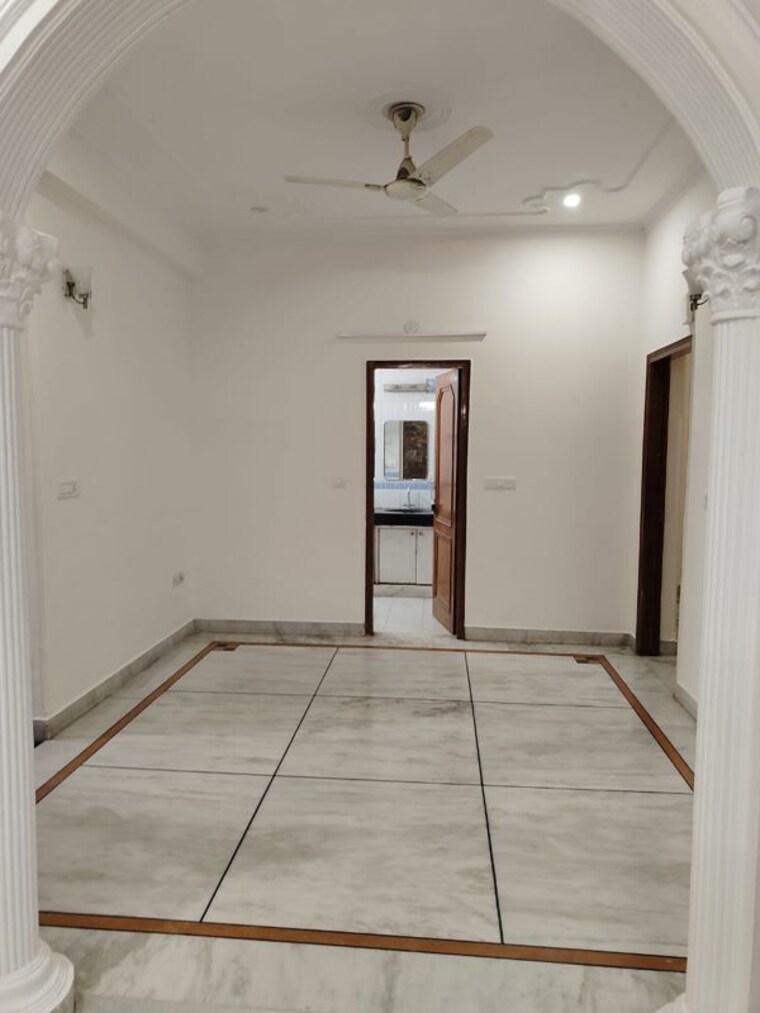 Room, unitech-arcadia 3 Bedroom 275 Sq.Yd. Builder Floor In South City 2 Gurgaon 9839368