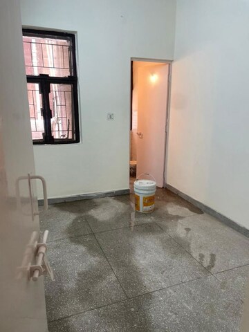 Room in 4 BHK Independent House at Sector 46 – for Rent