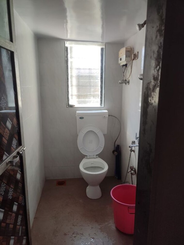 Bathroom, juhu 1 Bedroom 550 Sq.Ft. Apartment In Juhu Mumbai 9839400