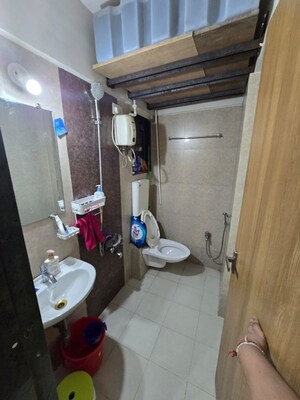 Furnished Amenities in 1 BHK Apartment at Kurla West – for Rent