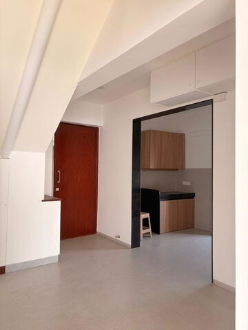 Room in 4 BHK Apartment at Queens Court Worli, Worli – for Rent