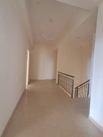 Room in 3 BHK Apartment at Indiabulls Sky Suites, Lower Parel – for Rent