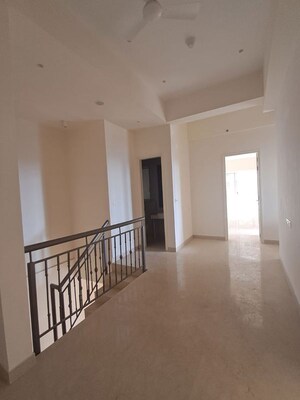 Room in 3 BHK Apartment at Indiabulls Sky Suites, Lower Parel – for Rent