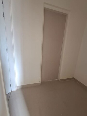 Room in 3 BHK Apartment at Indiabulls Sky Suites, Lower Parel – for Rent